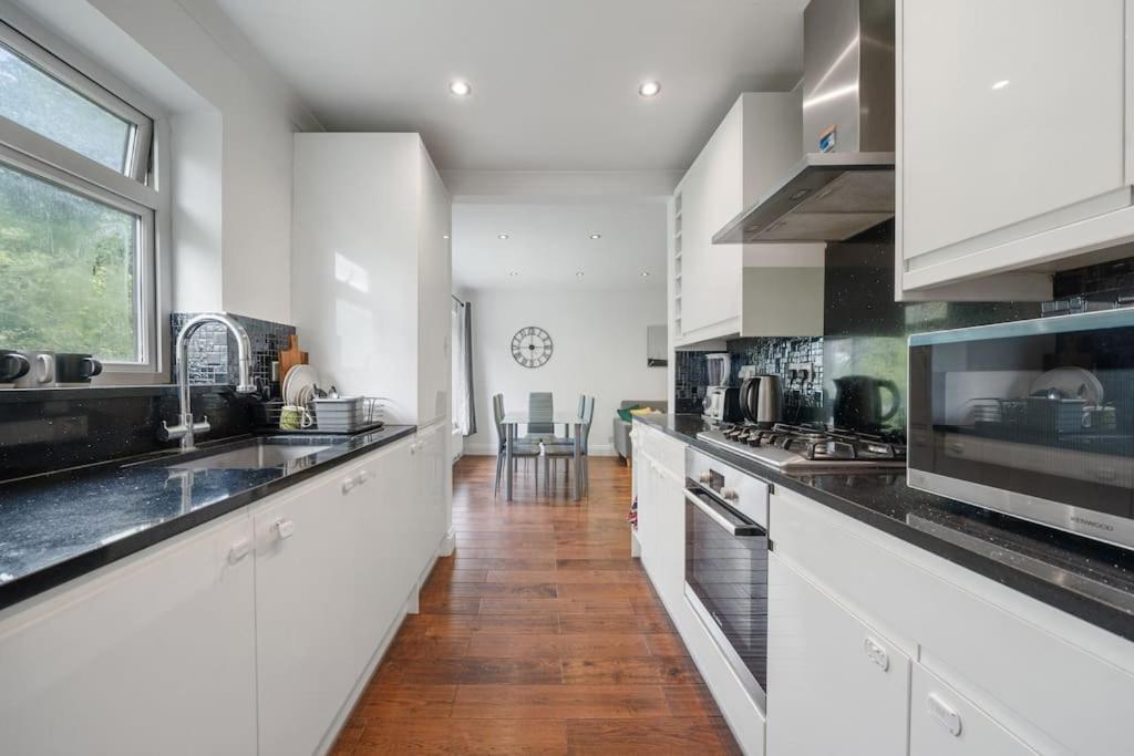 Beautiful Large 3 Bedroom Flat In North London * Mill Hill
