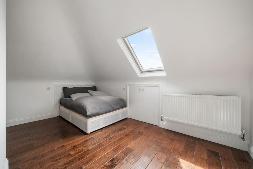 Beautiful Large 3 Bedroom Flat In North London *